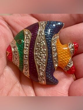 Multicolor Crystal Enamel Fish Brooch - Vibrant Rainbow Colors